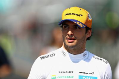 Ferrari anuncia Carlos Sainz no lugar de Sebastian Vettel para 2021