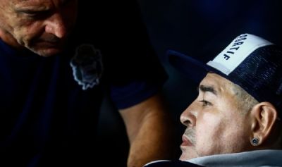 M�dico cita epis�dios de confus�o e quadro de abstin�ncia de Maradona
