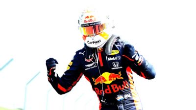 Chef�o da Mercedes se rende ao talento de Verstappen