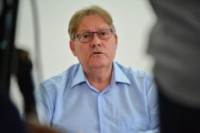 Secret�rio promete mil leitos e diz que quarentena poder� ser flexibilizada a partir do pr�ximo m�s