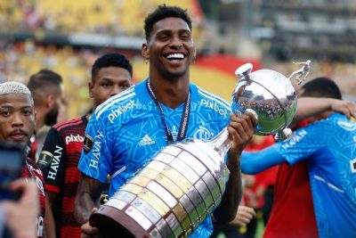 ​Corinthians est� em negocia��es avan�adas com o goleiro Hugo Souza, do Flamengo