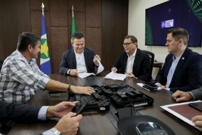 Governador regulamenta aux�lio-fardamento de R$ 1,2 mil aos policiais penais de MT