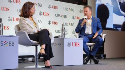 ​Governador aborda impactos da reforma tribut�ria durante evento
