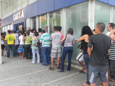 Saque de aux�lio emergencial sem tumulto: prefeitura ir� interditar via e dar� tendas e cadeiras