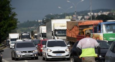 Caminhoneiros param em pontos isolados ap�s governo negar greve