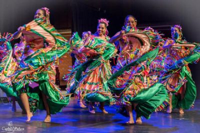 Grupo Flor Ribeirinha apresenta espet�culo mundial no quintal da Domingas em S�o Gon�alo Beira Rio