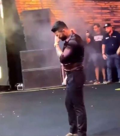 Gusttavo Lima chora ao homenagear Gabriel Diniz em show