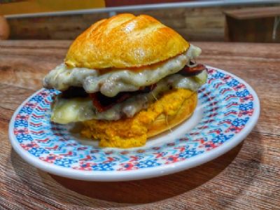 Hamburgueria lan�a lanche de pequi em homenagem aos 300 anos de Cuiab�