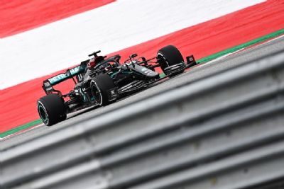 Hamilton lidera dobradinha da Mercedes no primeiro treino da F1 2020