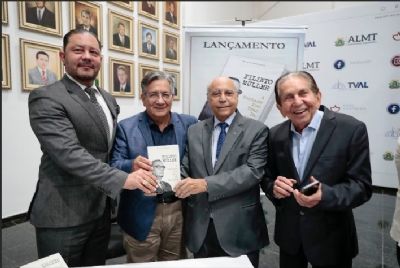 J�lio Campos homenageia Filinto M�ller em lan�amento do livro que resgata a hist�ria pol�tica do ex-senador