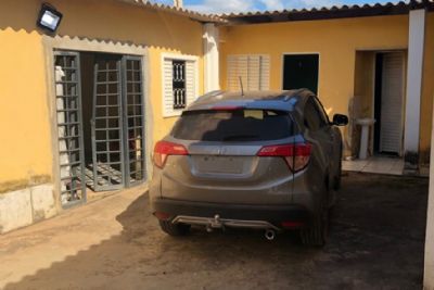 M�dico � rendido e tem carro levado por bandidos em Cuiab�