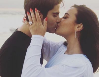 Demi Lovato anuncia noivado com Max Ehrich: 