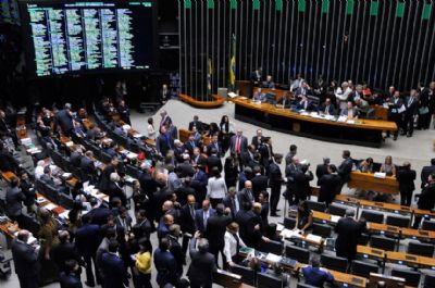 C�mara aprova suspens�o de pagamentos do Fies durante pandemia