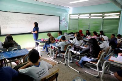 ​Escola deve alertar Conselho Tutelar quando aluno atingir 30% do limite de faltas
