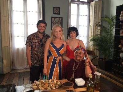 Bruno Gissoni participa de novo �desafio da fralda� ao lado de Ang�lica