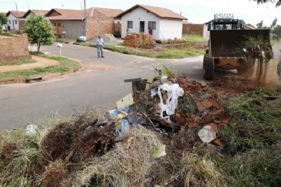 Projeto de lei imp�e multa a propriet�rios que n�o limparem im�veis desocupados