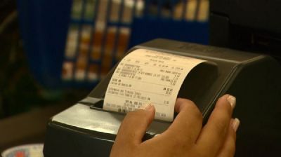 74% dos consumidores n�o sabem o quanto pagam de imposto embutido nas compras, diz pesquisa