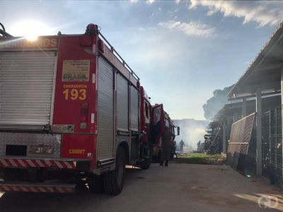 Parte de dep�sito da Sa�de � destru�do pelo fogo