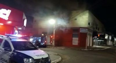 ​Moradora morre carbonizada durante inc�ndio em pr�dio