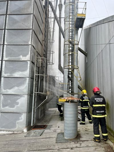 Mais de 80 toneladas de milho s�o destru�das durante inc�ndio em fazenda