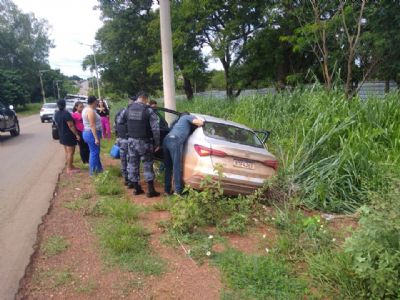 PMs reanimam motorista que sofreu infarto e bateu carro em poste