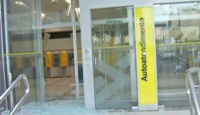 Criminosos invadem ag�ncia banc�ria e explodem caixas eletr�nicos em Cuiab�