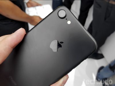 Homem processa Apple e pede US$ 2 trilh�es de indeniza��o