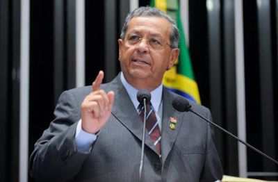 Jayme Campos diz ser contr�rio � fus�o entre partidos