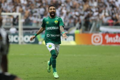 ​Cuiab� encaminha retorno do atacante Clayson