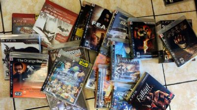 Homem perde R$ 2,6 milh�es em videogames ap�s m�e jogar fora sua cole��o