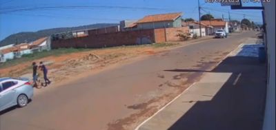 Jovem � esfaqueada na rua e por ex que n�o aceitava fim de relacionamento