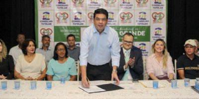 ​Kalil empossa Conselheiros Tutelares