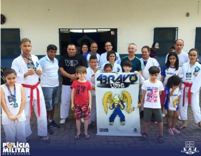 Alunos de projeto social da Pol�cia Militar conquistam 12 medalhas em competi��o