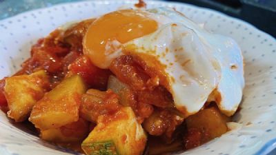 Shakshuka: Legumes � Moda �rabe