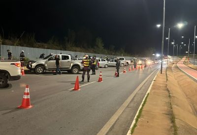 ​Fiscaliza��o de tr�nsito resulta na pris�o de sete motoristas e remo��o de 44 ve�culos em Cuiab�