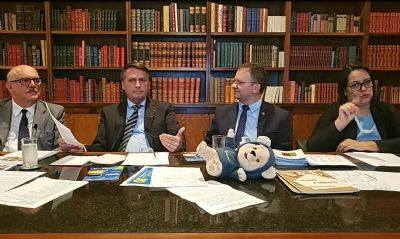 Plano de imuniza��o da Covid-19 est� praticamente pronto, diz Bolsonaro