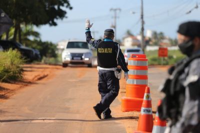 Fortaleza inicia lockdown com aglomera��es, pontos de bloqueio e aglomera��o