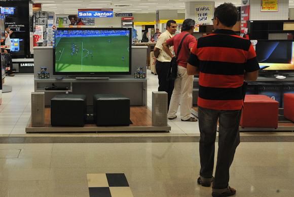 Juros do rotativo do cart�o de cr�dito caem para 363% ao ano