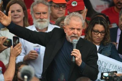 TRF-4 abre caminho para anular condena��o de Lula no S�tio de Atibaia