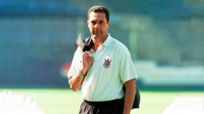 Corinthians anuncia contrata��o de Vanderlei Luxemburgo para temporada 2023
