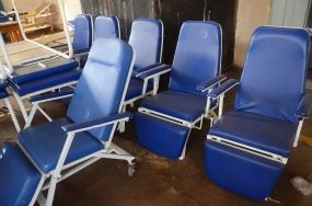 Macas e poltronas s�o revitalizadas e entregues �s policl�nicas