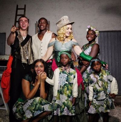 Madonna fala sobre jornada como m�e de 4 crian�as adotivas