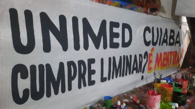​Pais de crian�as com defici�ncias realizam carreata contra a Unimed Cuiab�