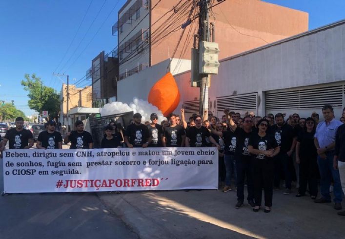 Familiares e amigos de universit�rio fazem ato pedindo Justi�a e leis mais duras