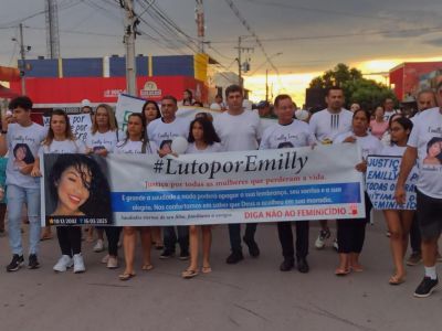 ​Manifestantes fazem passeata exigindo justi�a para o caso da Emily