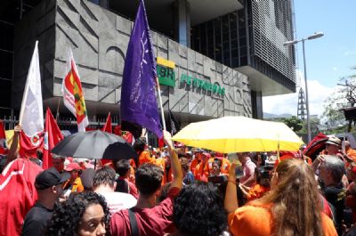 Petroleiros dizem que ir�o recorrer de decis�o de ministro do TST e que greve continua