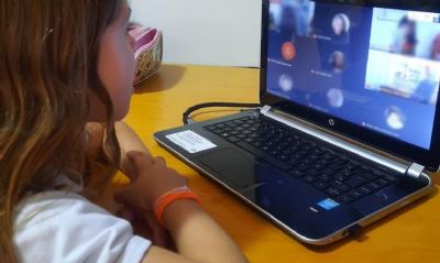 Crian�as relatam saudade de contato pr�ximo com professores e colegas