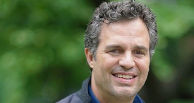 Mark Ruffalo, o Hulk de 'Vingadores, � o favorito para estrelar s�rie de 'Parasita', diz site