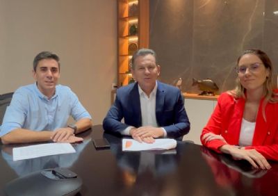 ​Governador anuncia aumento para profissionais da educa��o que atuam na alfabetiza��o de adultos