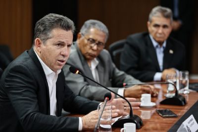 Governo de MT assina conv�nio para entregar escrituras de im�veis a mais de 13 mil fam�lias